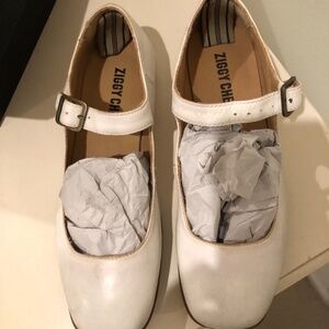 Ziggy Chen Bufalo Wet White Mary Jane Flat Shoes Size 36 BRAND NEW IN BOX